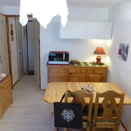 Apartment Cosy Pour 4 Avec Piscine Et Balcon A Areches-beaufort - Fr-1-342-254